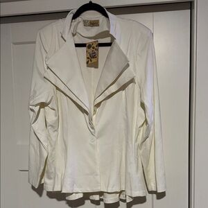 NWT Hybrid & Company Cream Women's Blazer